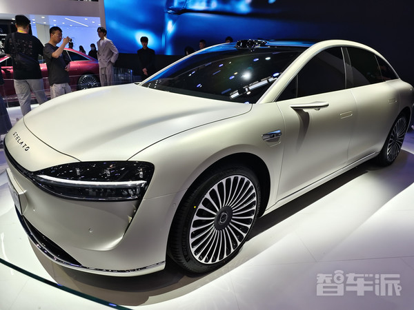 華為享界S9迎來首秀！鴻蒙智行多款新車亮相北京車展