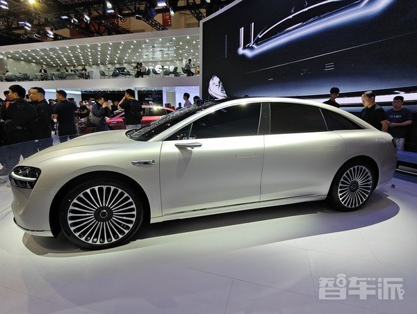 華為享界S9迎來首秀！鴻蒙智行多款新車亮相北京車展