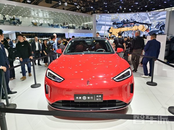 華為享界S9迎來首秀！鴻蒙智行多款新車亮相北京車展