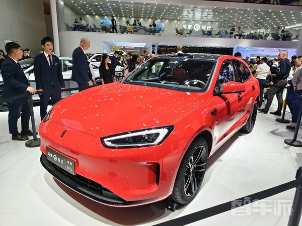 華為享界S9迎來首秀！鴻蒙智行多款新車亮相北京車展